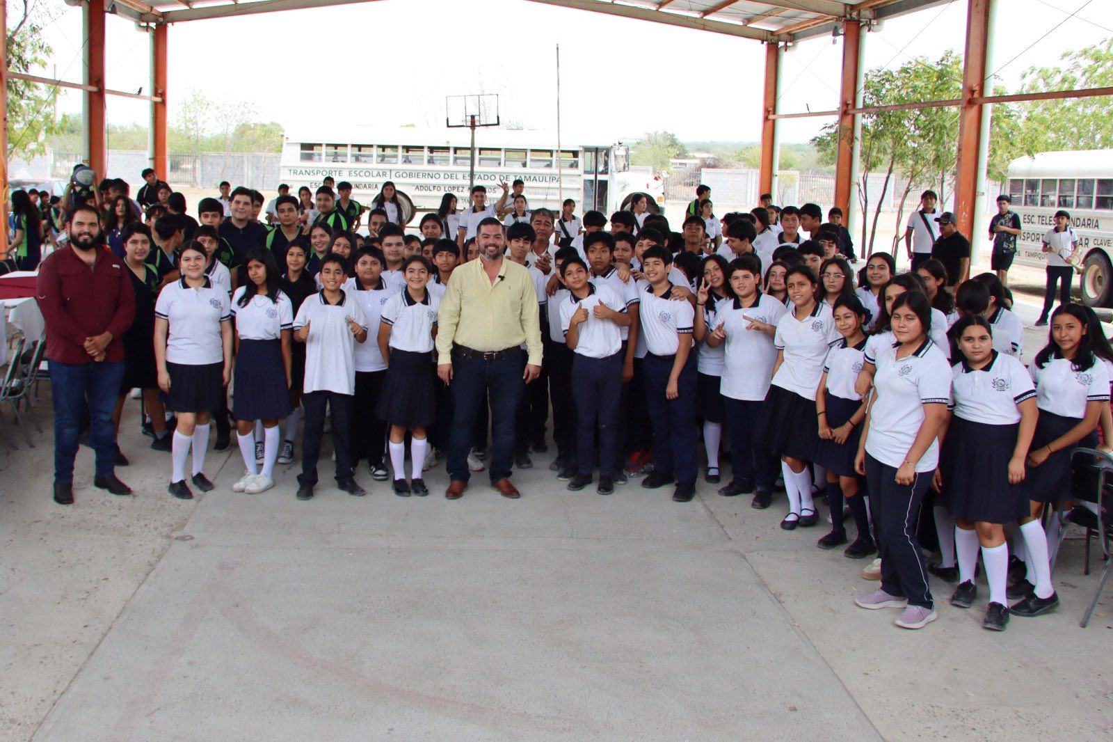 Escuela Telesecundaria "Adolfo López Mateos" del poblado Tampiquito de Soto La Marina, Tamaulipas.